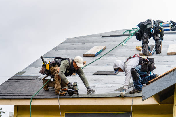 Professional Gutter Installation technician working in Kellogg, IA